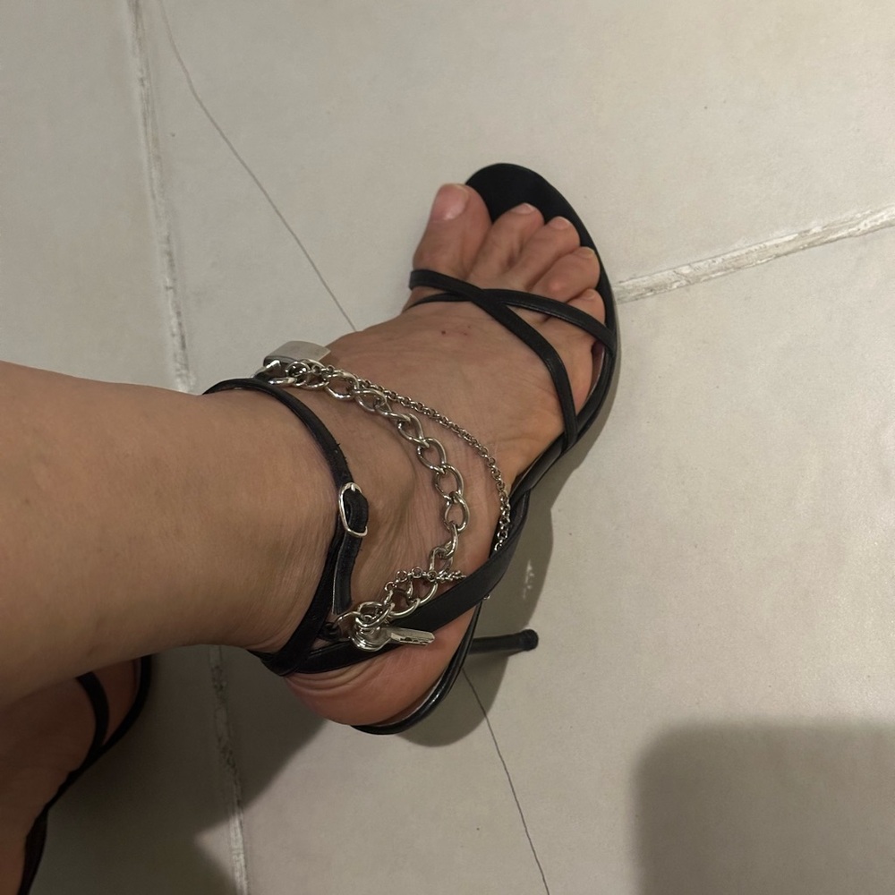 Dolce & Gabbana Black Heels with Silver Chain